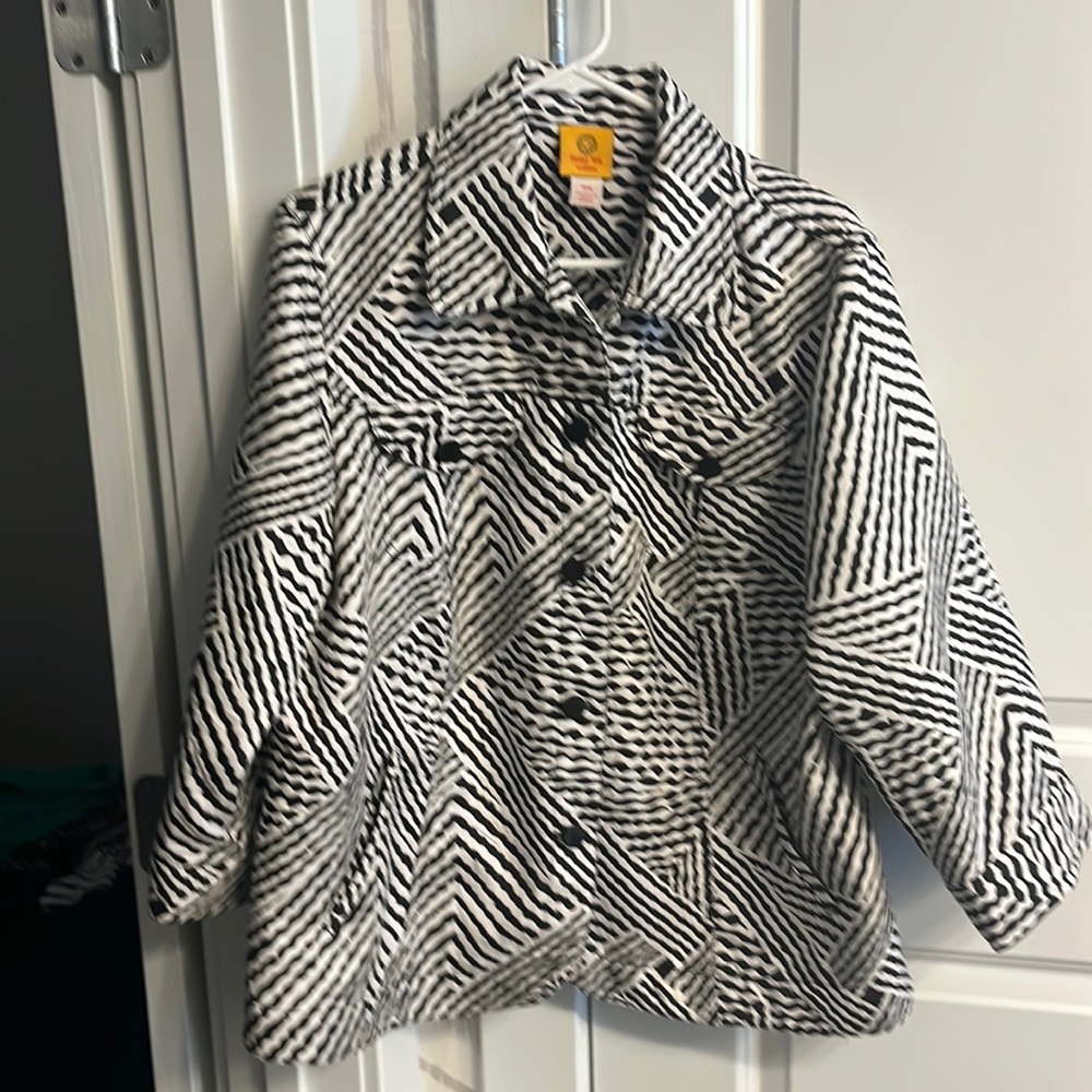 Black and White polyester 3/4 sleeve jacket